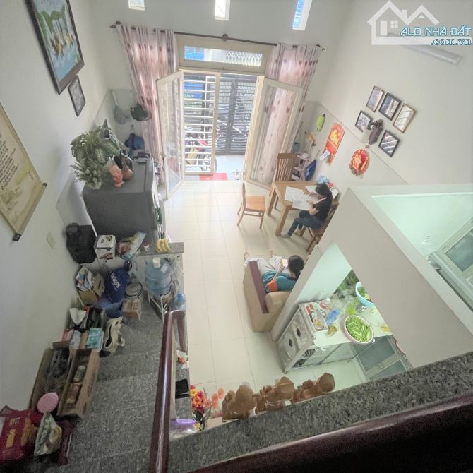 Quận 7 - Đường Huỳnh Tấn Phát - Nhà 60m2 xây 3 tầng ngang 5m - Cách MT 3 căn - Chỉ: 8.5 T