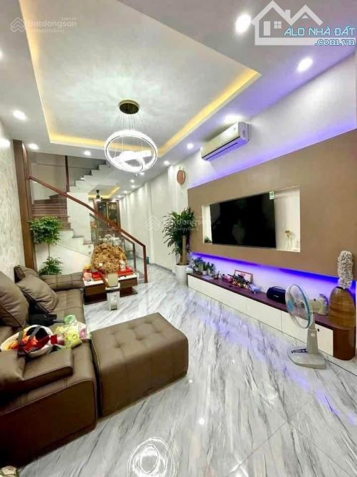 Bán nhà Kim Giang 50m2 5 tầng, mặt tiền 5m. Cực đẹp cực rẻ ,gần ôtô tránh, giá 9 tỷ