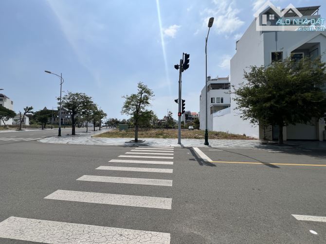 Bán Góc 2mt 374m2 mặt tiền đường lớn Châu Văn Liêm Oceandunes TP Phan Thiết giá 3x tỷ - 3
