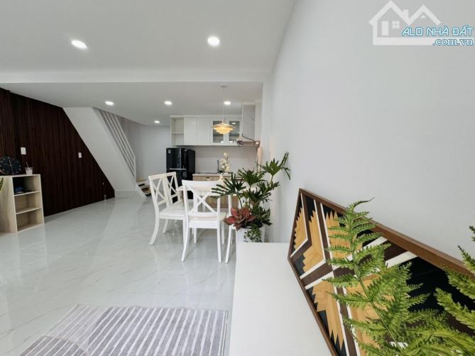 Nhà Hoàng Bật Đạt , P15 , Tân Bình , Nhà Mới ở ngay , 40m2, Giá 3.8 Tỷ TL - 1