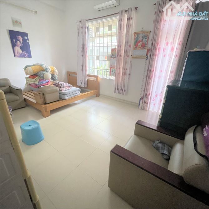 Quận 7 - Đường Huỳnh Tấn Phát - Nhà 60m2 xây 3 tầng ngang 5m - Cách MT 3 căn - Chỉ: 8.5 T - 1