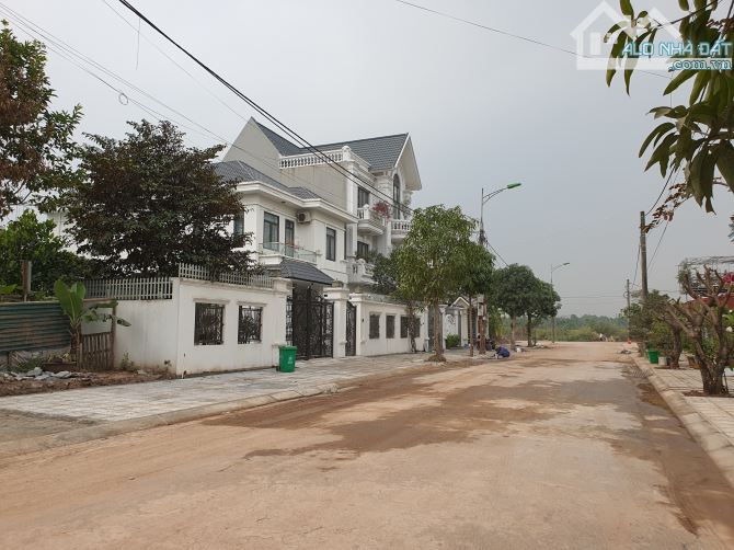 Bán 100m2 đất KĐT Lam Hạ, TP. Phủ Lý, lô góc 3 mặt đường, vỉa hè rộng, giá 5.6 tỷ - 1