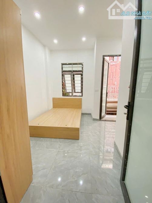 Dòng tiền 35tr/tháng- 6 tầng xây mới- thang máy- 8 phòng khép kín - full đồ- 30M ra đường - 12