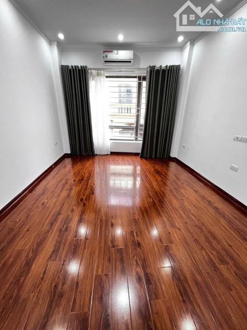 Bán nhà Nguyễn Văn Cừ - Long Biên -30m2 - 6,7 tỷ - 2