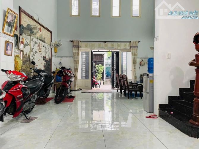 NGAY ETOUW CỘNG HOÀ - P13 TÂN BÌNH - 4 TẦNG - DT 5.3m x 19m - CHỈ 13.9 Tỷ - 2