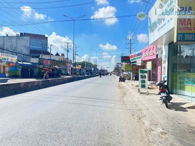 2000m2 đất mặt tiền 825 xã Đức Hòa Đông . Đức Hòa giá 25, 5 tỷ - 2
