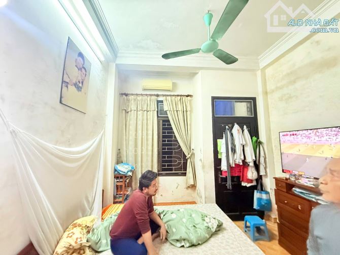 Bán Nhà Phố Kim Mã, thông La Thành, Ngọc Khánh, Ba Đình. DT: 43 M2. Giá : 15,2 Tỷ - 2