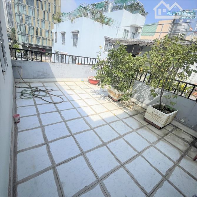 Quận 7 - Đường Huỳnh Tấn Phát - Nhà 60m2 xây 3 tầng ngang 5m - Cách MT 3 căn - Chỉ: 8.5 T - 2