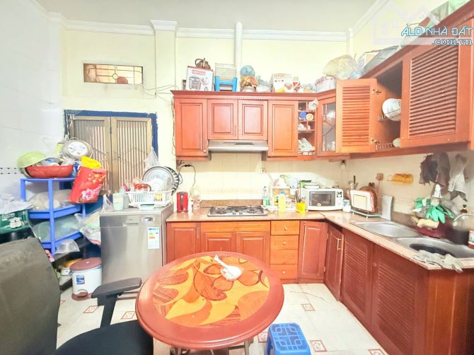 Bán Nhà Phố Kim Mã, thông La Thành, P Ngọc Khánh, Q Ba Đình. DT: 43 M2. Giá : 15,2 Tỷ - 3