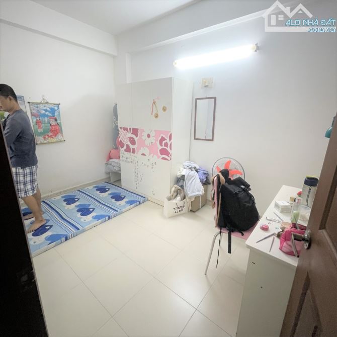 Quận 7 - Đường Huỳnh Tấn Phát - Nhà 60m2 xây 3 tầng ngang 5m - Cách MT 3 căn - Chỉ: 8.5 T - 3