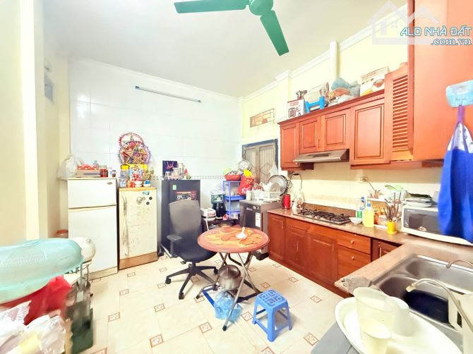 Bán Nhà Phố Kim Mã, thông La Thành, Ngọc Khánh, Ba Đình. DT: 43 M2. Giá : 15,2 Tỷ - 4