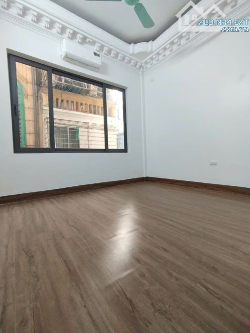 BÁN NHÀ PHỐ THỊNH QUANG, ĐỐNG ĐA, NGÃ TƯ SỞ, 46M² x 5T - GIÁ 8.3 TỶ - 30M RA Ô TÔ TRÁNH - 4