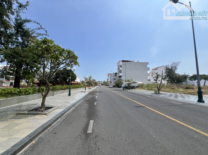Bán Góc 2mt 374m2 mặt tiền đường lớn Châu Văn Liêm Oceandunes TP Phan Thiết giá 3x tỷ - 7
