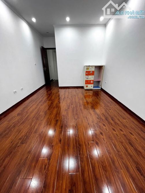 Bán nhà Nguyễn Văn Cừ - Long Biên -30m2 - 6,7 tỷ - 5