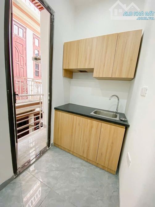 Dòng tiền 35tr/tháng- 6 tầng xây mới- thang máy- 8 phòng khép kín - full đồ- 30M ra đường - 6