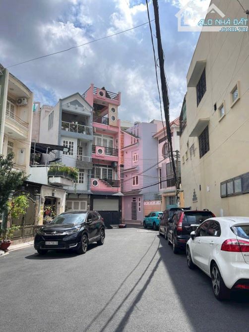 🏠 Bán nhà Đặng Văn Ngữ 📏 Diện tích: Chiều ngang nhà 9m x sâu 3.5m 🏠 Nhà 3 tầng - 7