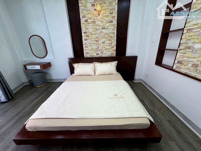 🏠 Bán nhà Đặng Văn Ngữ 📏 Diện tích: Chiều ngang nhà 9m x sâu 3.5m 🏠 Nhà 3 tầng - 8