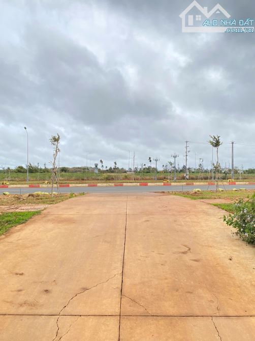 💥  Bán Đất 3 Mặt Tiền Gần Đại Lộ Đông Tây BMT. Gần 3 Sào. Thổ Cư 800m2. 27,9 TỶ - 8