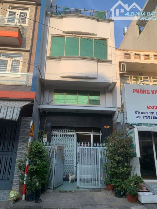 Bán nhà mặt tiền Trần Tuấn Khải, P5, Q5 4.3x15m 2 tầng đang cho thuê 45tr/tháng, giá chỉ 2