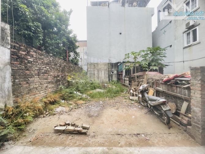 BÁN GẤP MẢNH ĐẤT  ĐƯC GIANG -VỈA HÈ 2 LÀN ĐƯỜNG  Ô TÔ TRÁNH -KINH DOANH ĐỈNH CỦA CHÓP -