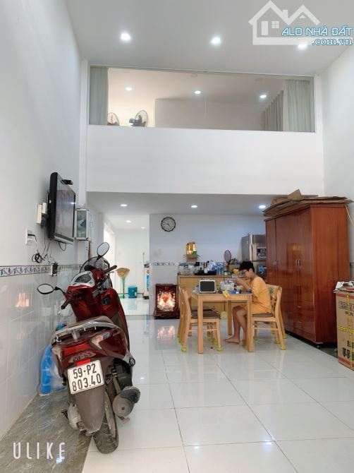 Chủ cần tiền bán gấp nhà đẹp sát Q1, 4,3 x 17m - 7,5Tỷ.