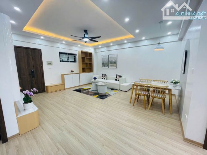 Bán căn hộ 55m2 Hoàng Đạo Thuý ,2pn sửa mới đẹp sổ đỏ, ở ngay