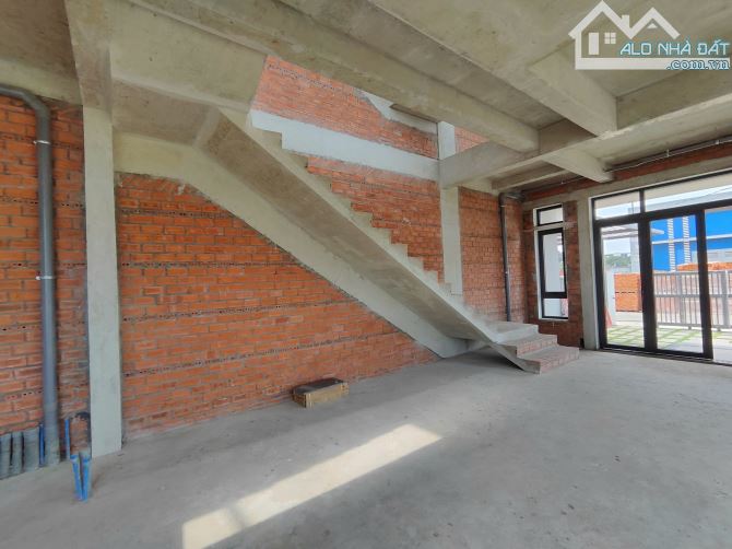Cho thuê nhà phố biệt thự thô Đông Tăng Long, P Trường Thạnh, Tp Thủ Đức giá 6tr/tháng