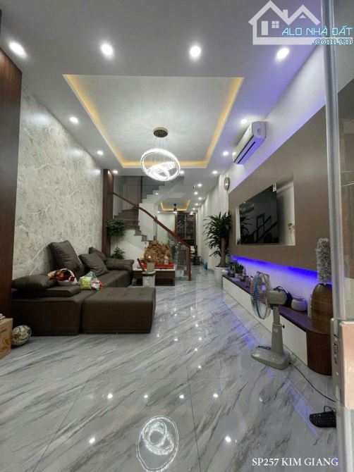 HÀNG HÓT ! NHÀ ĐẸP NGÕ 902 KIM GIANG, 50M2x4T, GIÁ 8.5 TỶ, CÁCH BÃI ĐẬU XE Ô TÔ 5M