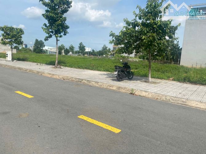 Bán Lô Đất Ngay Làng Đại Học Long Thành,Trung tâm Long Thành DT 7X18M,Sổ Riêng, Giá 1ty560