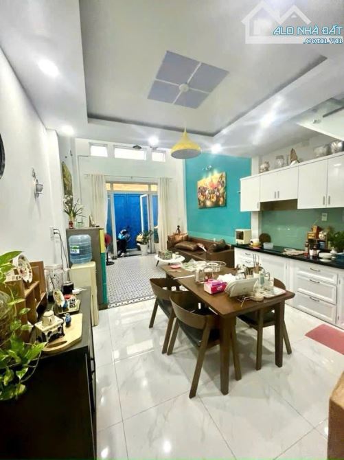 4.x TỶ - 3 TẦNG - 4 PN - Ô tô đổ cổng - gần ĐH Tôn Đức Thắng - TT Q7