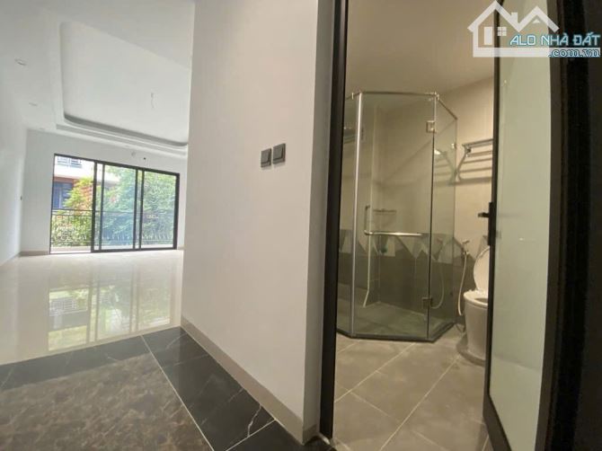 7 TẦNG THANG MÁY, PHÂN LÔ VỈA HÈ - Kinh Doanh