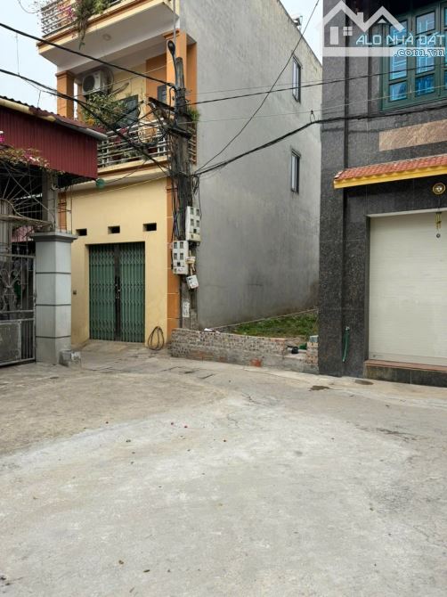 Cần bán nhanh lô đất đẹp 42m2 Vài bước lên cầu Đông Trù. Ra vin cổ loa. Tiện ích ngập tràn