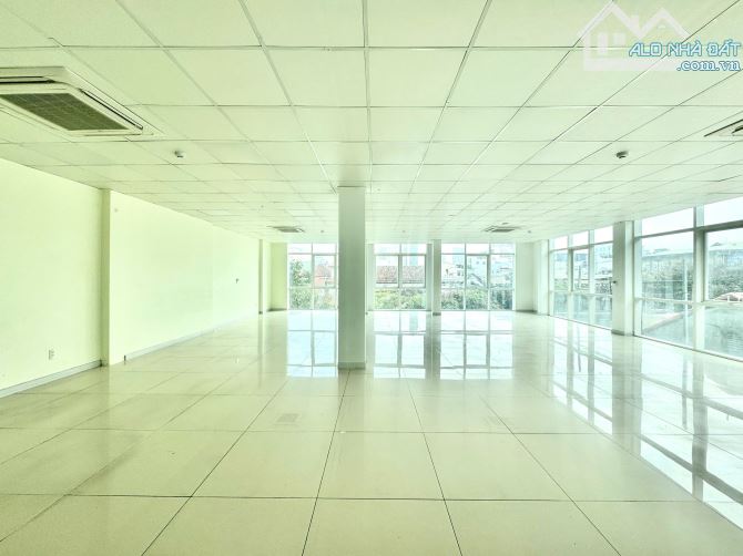 CHO THUÊ VĂN PHÒNG GẦN 200 M2, CÓ SẴN PHÒNG RIÊNG. LH: OFFICE DANANG