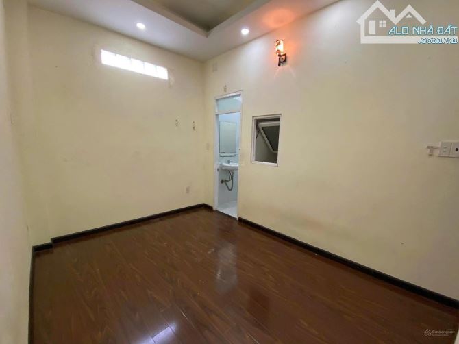 Nhà mới (5x9m), hẻm ô tô 7 chỗ vào tận nhà khu yên tĩnh đường Nguyễn Xí P13 Quận BT