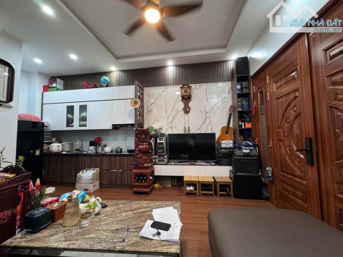 BÁN NHÀ PHỐ THỊNH QUANG-ĐỐNG ĐA -LÔ GÓC - DT 37M2 x 5T, MT 4M- GIÁ  7,8TỶ.