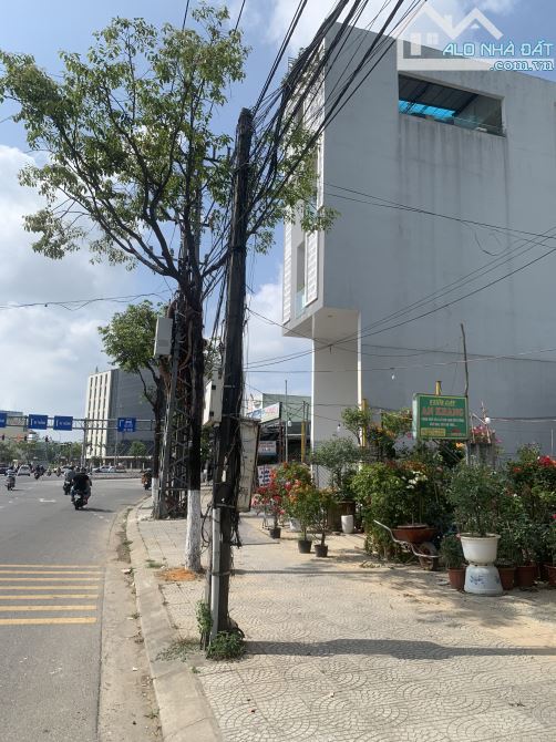 Bán đất mt đường Lê Văn Hiến, dt:333m2, giá bán:58tr/m2, khu vực sầm uất vị trí đẹp