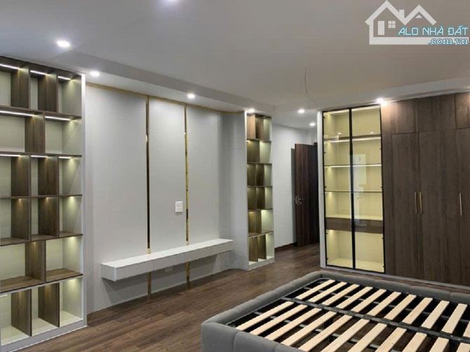 BÁN NHÀ NGUYỄN  VĂN CỪ. 50M2 * 6 TẦNG * 10,3 TỶ. THANG MÁY, FULL NỘI THẤT.