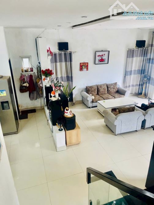 BÁN BIỆT THỰ MẶT TIỀN TRUNG TÂM TP HUẾ 180M2 GIÁ CHỈ 6.X TỶ
