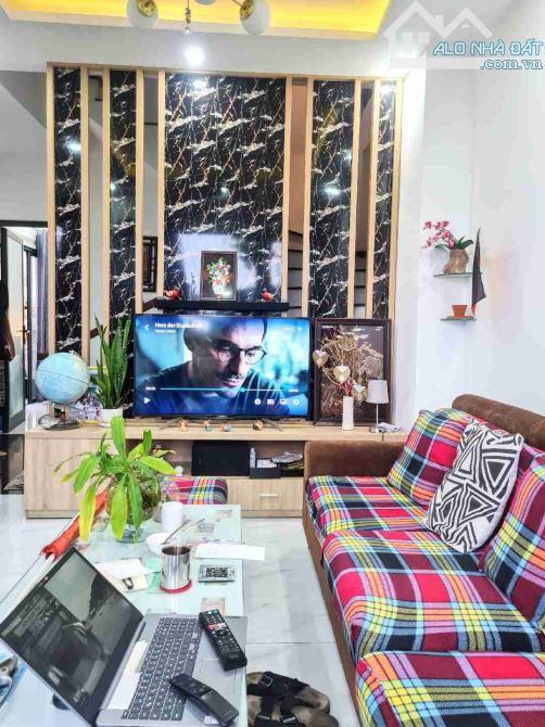 QUÁ RẺ- NHÀ 4 TẦNG 4 MÊ- LÔ GÓC - BA BƯỚC RA BIỂN- Ở BAO PHÊ- NỘI THẤT TIỀN TỶ- 3,XX TỶ. - 1