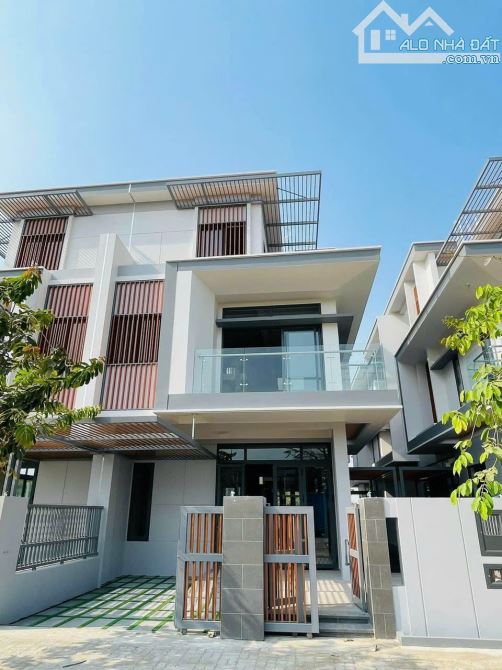 Cho thuê nhà phố biệt thự thô Đông Tăng Long, P Trường Thạnh, Tp Thủ Đức giá 6tr/tháng - 1