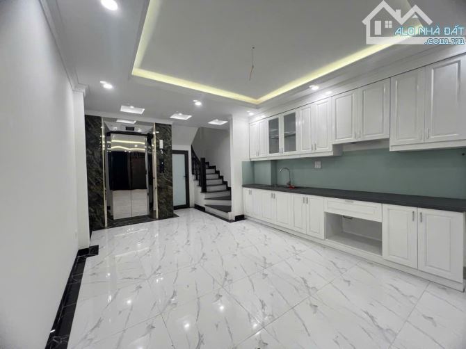 NHÀ PHÚC LỢI 5T -  Ô TÔ ĐỖ CỔNG - SỔ VUÔNG ĐẸP 3 NGỦ - TIỆN ÍCH BẠT NGÀN - 1