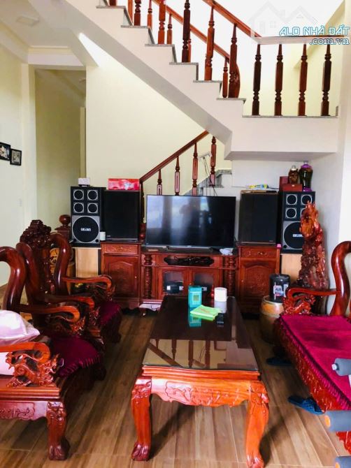 {BÁN GẤP} Nhà Diện Tích (260m2 Ngang 11m Nở Hậu) Đường Ô Tô 8m Né Nhau. Giá Chỉ 42Triệu/m2 - 1