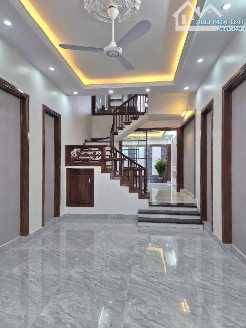 NHÀ NGUYỄN HOÀNG 41M2 X 5 TẦNG - NGÕ THÔNG - 1 NHÀ RA PHỐ - NHỈNH 8 TỶ - 1