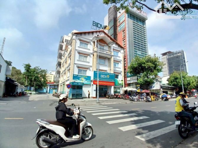 Bán khuôn đất góc 4MT ngang 30m2 là MT Đường Bạch Đằng, P2, Q. TB. (CN: 300m2) Giá: 129Tỷ - 1