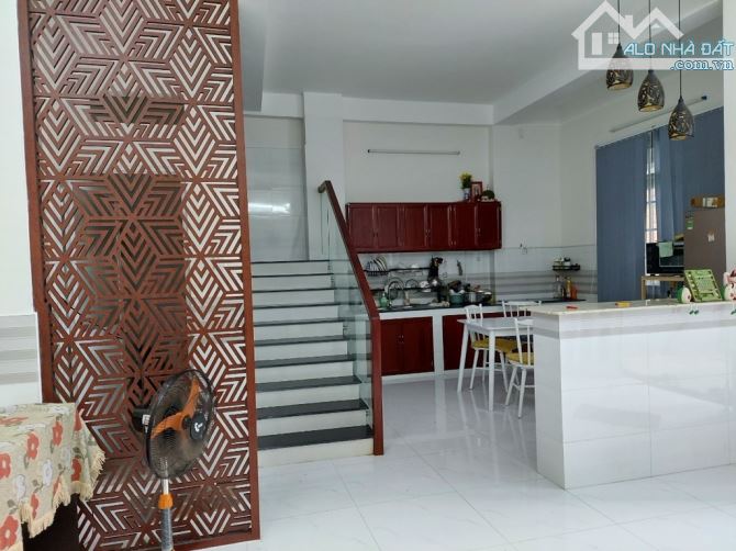 Bán lỗ 500tr! Tô Ký - Phần Mềm Quang Trung - 65m2 - 2 tầng - 3PN, 2WC - 1