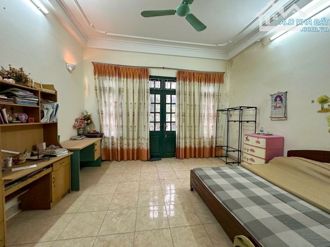 Phân lô Hoàng Ngọc Phách,Ô tô tránh,view sân chơi,2 thoáng, 61m 4tầng 4.8m mặt,Giá 19.9tỷ - 2