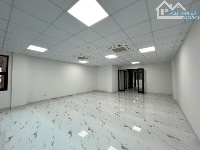 Siêu rẻ cho thuê VP 140m2 tại số 100 đường Nguyễn Xiển, toà nhà mới xây chỉ 25tr/tháng - 2