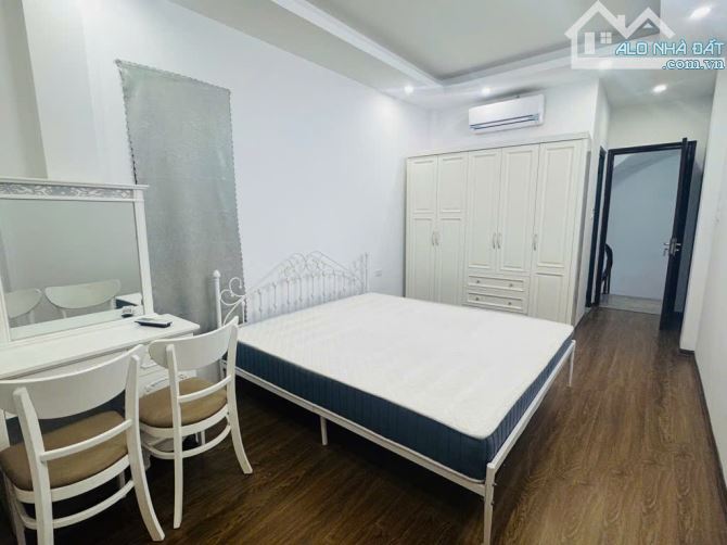 Nhà Quận Tây Hồ, diện tích 32m2, xây 5 tầng, trước nhà rộng hơn 3m, sổ đỏ pháp lý đầy đủ. - 2