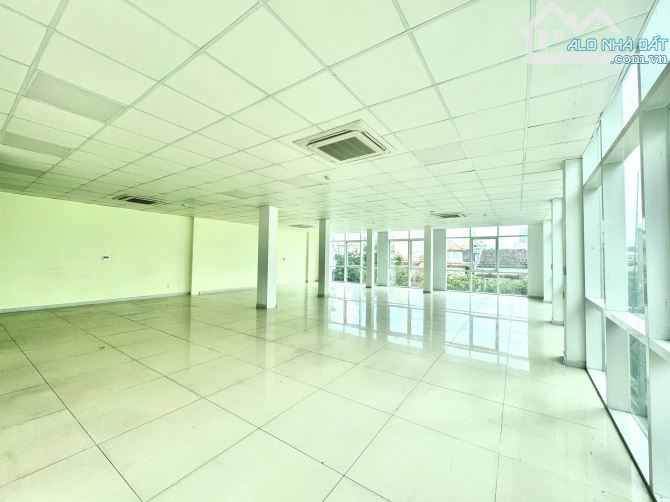 CHO THUÊ VĂN PHÒNG GẦN 200 M2, CÓ SẴN PHÒNG RIÊNG. LH: OFFICE DANANG - 2