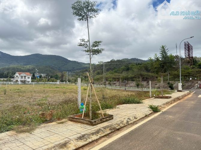 Bán Gấp 1000m2 Đất Nghỉ Dưỡng Chân Đèo Prenn Đường Nhựa 12m Chỉnh Chu Giá Rẻ Nhất Khu Vực - 2